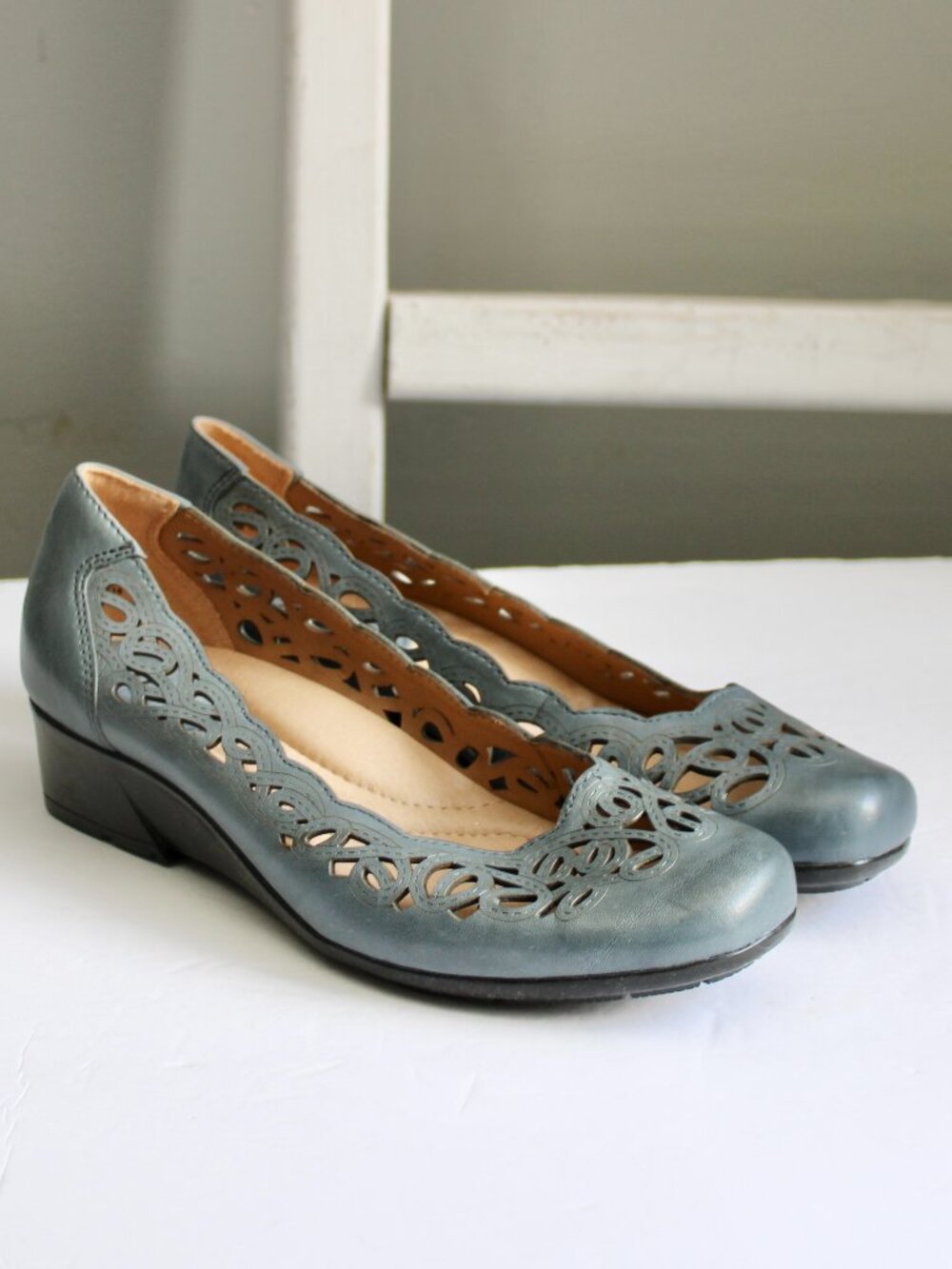 Earth Shoe Leather Bayside Heavy Padded Laser Cut Slip-On Wedges Shoes Blue sz 8